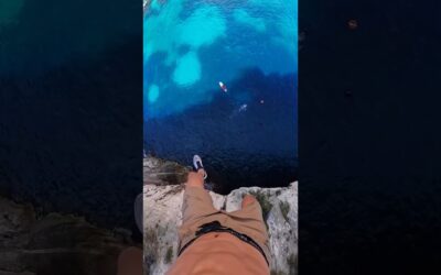 Who else held their breath 😳 30m! #Insta360 #Insta360AcePro #cliffjumping #jump #pov #shorts #fyp